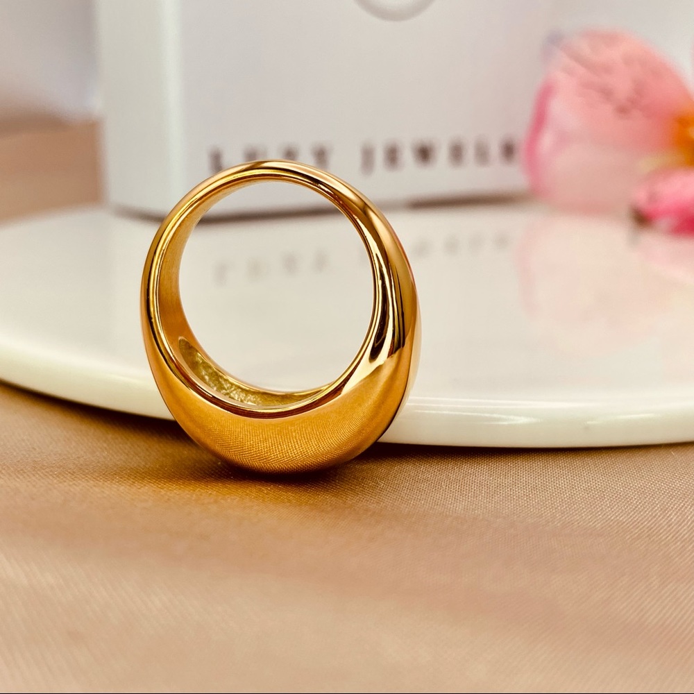 Minimalist Glossy Elevated Hiphop Design Ring in Gold - Picture 5 of 8